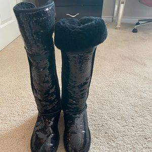 Black shinny Ugg’s
